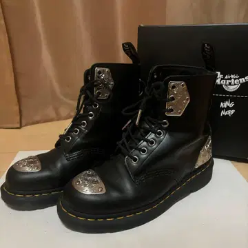 닥터마틴 KING NERD 8홀 부츠 UK5