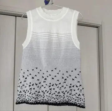 슬리브리스 그라데이션 니트탑