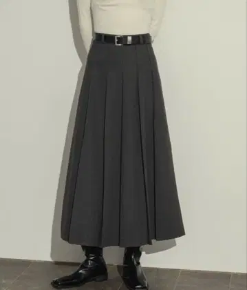NEUNA 클래식 플리츠 미디 스커트