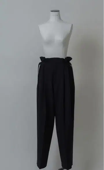 [ 새상품급 ] 로헨 lohen 사이드 벨티드 하이웨스트 팬츠 블랙 38