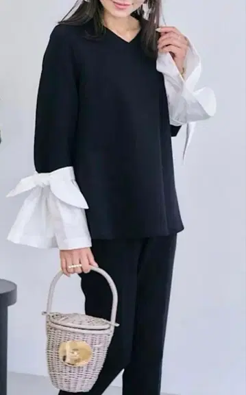 새상품 마를린 에논피 V넥 리본 상의 2024AW