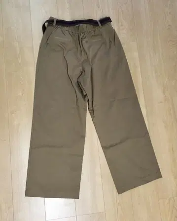 카멜색 벨트 캐주얼 팬츠