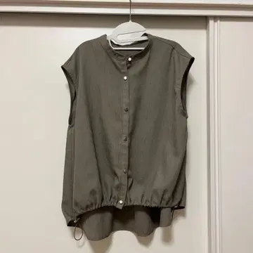 le. coeur blanc 그레이 카키 슬리브리스 셔츠 드로우 스트링