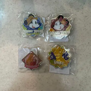 [ 미개봉 새상품 ] 디즈니 클래식 2025 캐릭터 핀 배지 4개 세트