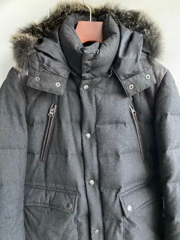 퍼 달린 다운 자켓 블랙