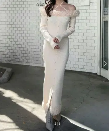 리엔다 페이크 퍼 오프숄더 타이트 니트 원피스