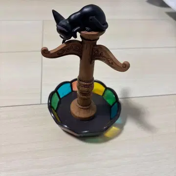 검은 고양이 디자인의 열쇠 걸이