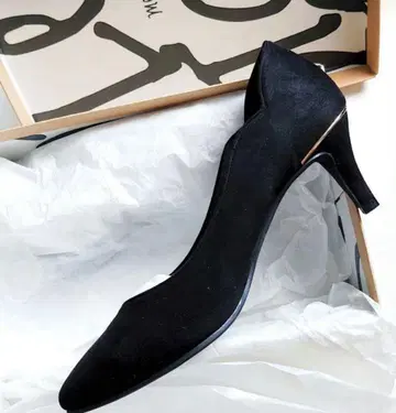 르 탈론 펌프스