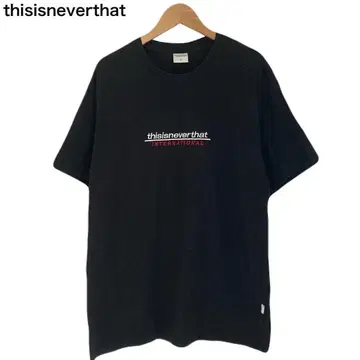thisisneverthat 빅 로고 원 포인트 반팔 블랙 티셔츠