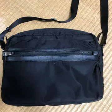 울티마 도쿄 숄더백 블랙