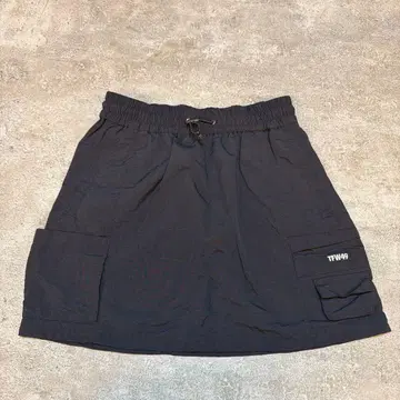 TFW49 블랙 나일론 원단 카고 스커트