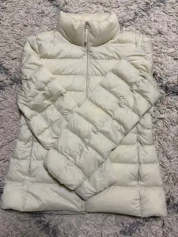 UNIQLO 울트라 라이트 다운 M 아이보리