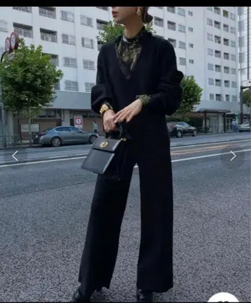 AMERI DEEP V NECK KNIT ROMPERS