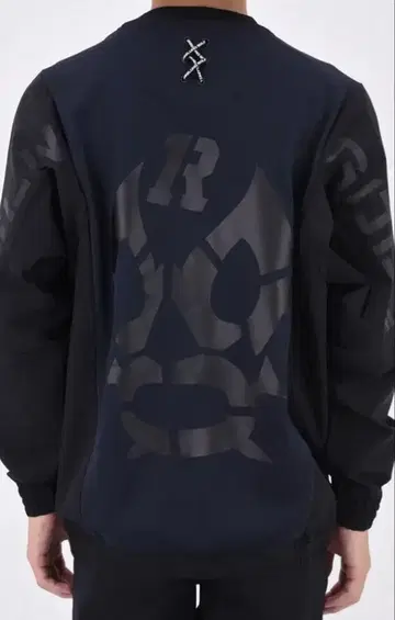 러셀 백 프린트 크루넥 풀오버 XL