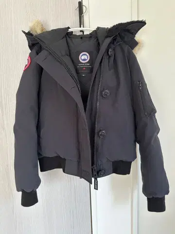 CANADA GOOSE 블랙 다운 자켓