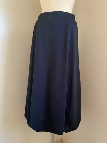 볼지 블랙 세미 벌룬 무릎 기장 시착만 한 상품