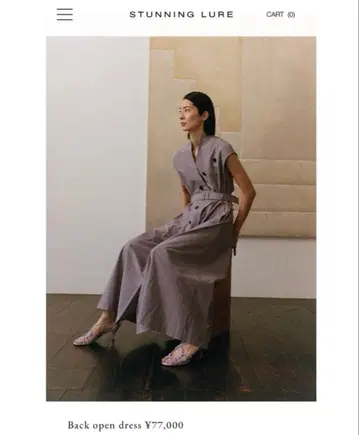 AKIRANAKA 백 오픈 디자인 플레어 스커트