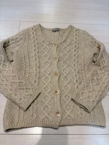 MARGARET HOWELL 케이블 니트 가디건 베이지