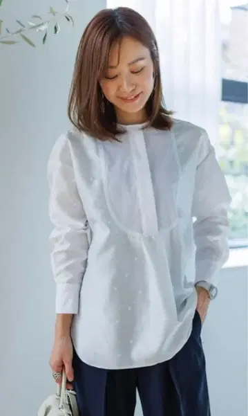 앰프레강트 화이트 도트 무늬 긴팔 셔츠 블라우스