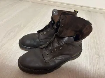 닥터마틴 화이트 8홀 부츠 (끈은 부속되지 않습니다.)