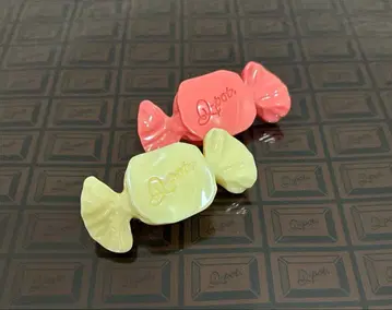 Q-pot 캔디 브로치 2개 세트 밀크 스트로베리