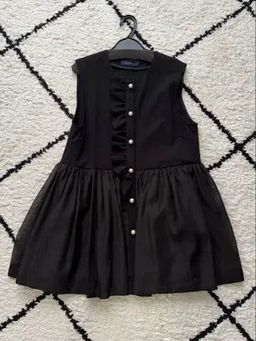 베아트리스 미사용 새상품 블랙 프릴 베스트 튤 포함