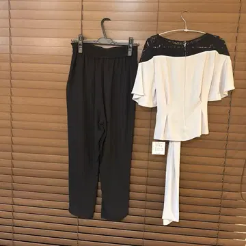 화이트/블랙 플레어 슬리브 셋업