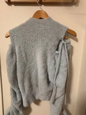 오프숄더 스웨터 라이트 블루