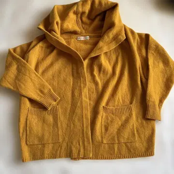 빔즈 BEAMS HEART 옐로우 컬러 울 100% 후드 부착 니트