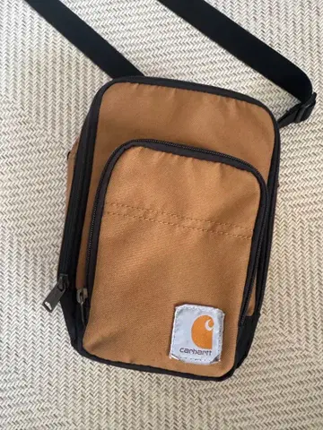 Carhartt 숄더백 브라운
