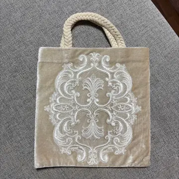카마쿠라 마들렌 벨벳 미니백 아이보리 자수 레이스