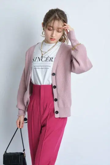 [ 새상품급 ] 아푸와이저 리셰 V넥 가디건 핑크
