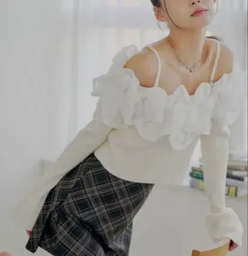 chico BIG 프릴 도킹 오프숄더 니트 아이보리