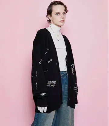 MAISON SPECIAL 라이프워드 자수 니트 가디건