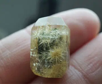 W2629 고품질 파이라이트 함유 플라워 루틸 쿼츠