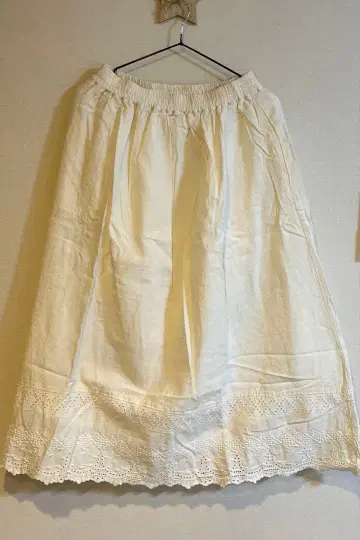 밑단 레이스 스커트