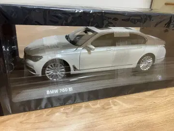 BMW 750Li 화이트 미니카 1/18
