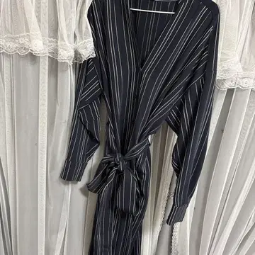 케이 시라하타 네이비 스트라이프 원피스