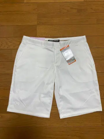 언더아머 여성용 골프 숏팬츠 화이트