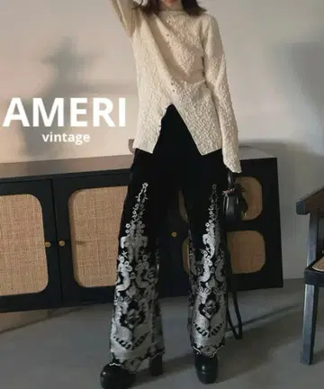 AMERI UND FLOWER EMBROIDERY VELOUR PANTS