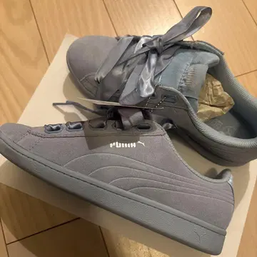 PUMA 리본 포함 스웨이드 스니커즈 라이트 블루