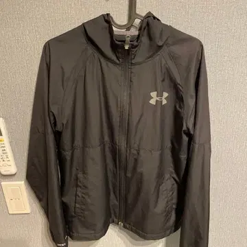 언더아머 후드티