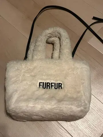 FURFUR 에코 퍼 토트백 화이트