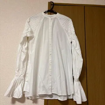 에트레토쿄 캔디 슬리브 턱 셔츠