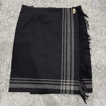 새상품급 페라가모 간치니 금장 장식 울 스커트