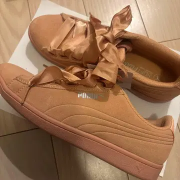 PUMA 리본 포함 핑크 스니커즈 24cm