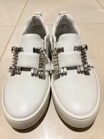 세르지오 로시 화이트 스니커즈 크리스탈 버클 포함