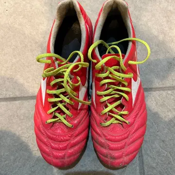 미즈노 모나르시다 축구화 빨간색 스파이크