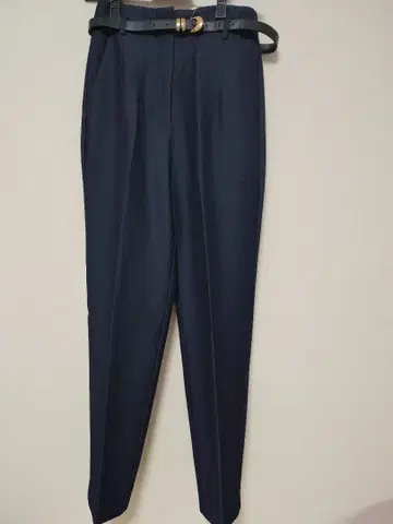 네이비 테이퍼드 슬랙스 벨트 포함