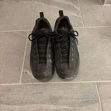 블랙 캐주얼 스니커즈